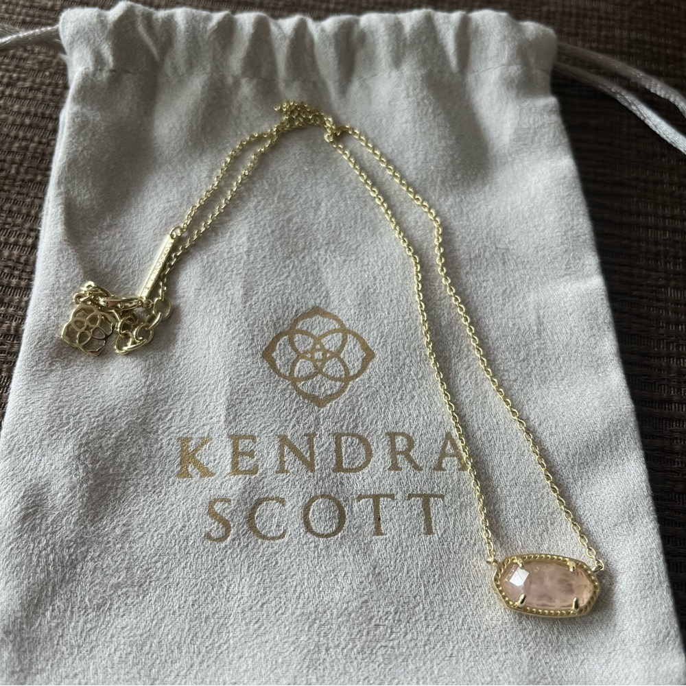 Kendra Scott Elisa Gold Pendant Necklace in Rose Quartz